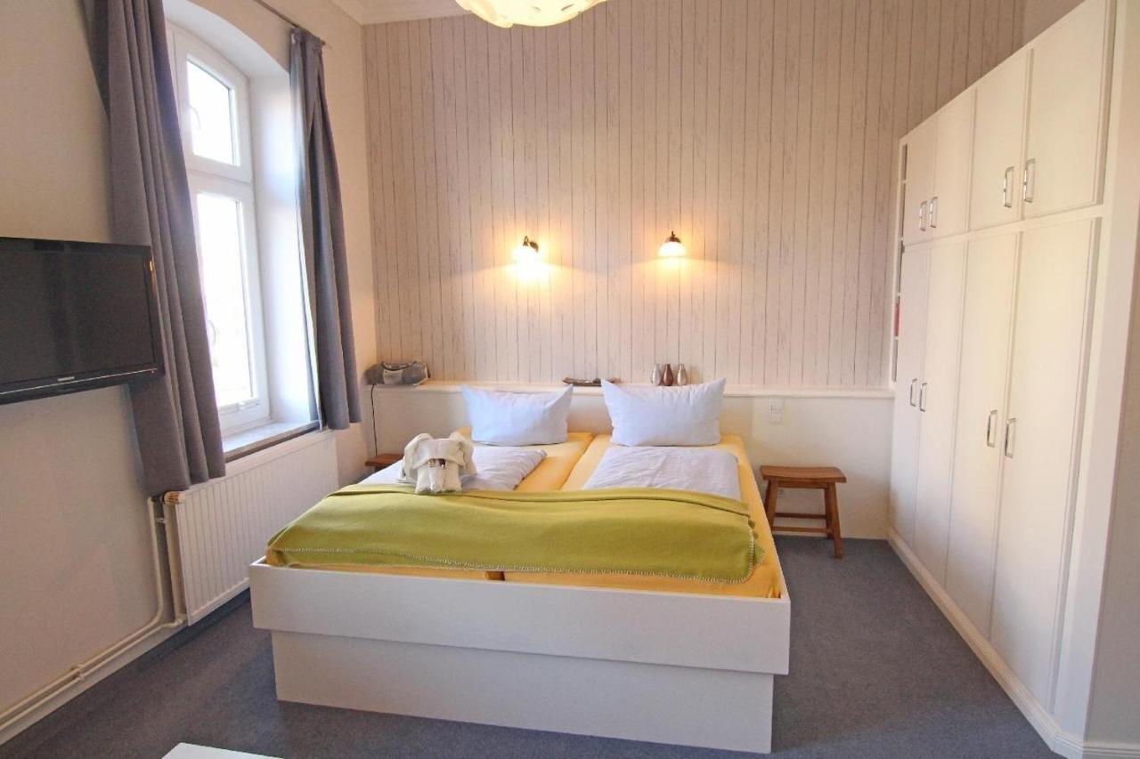 Hotel Kapitänshaus Lassen - Zimmer Amistad Westerland Exterior foto